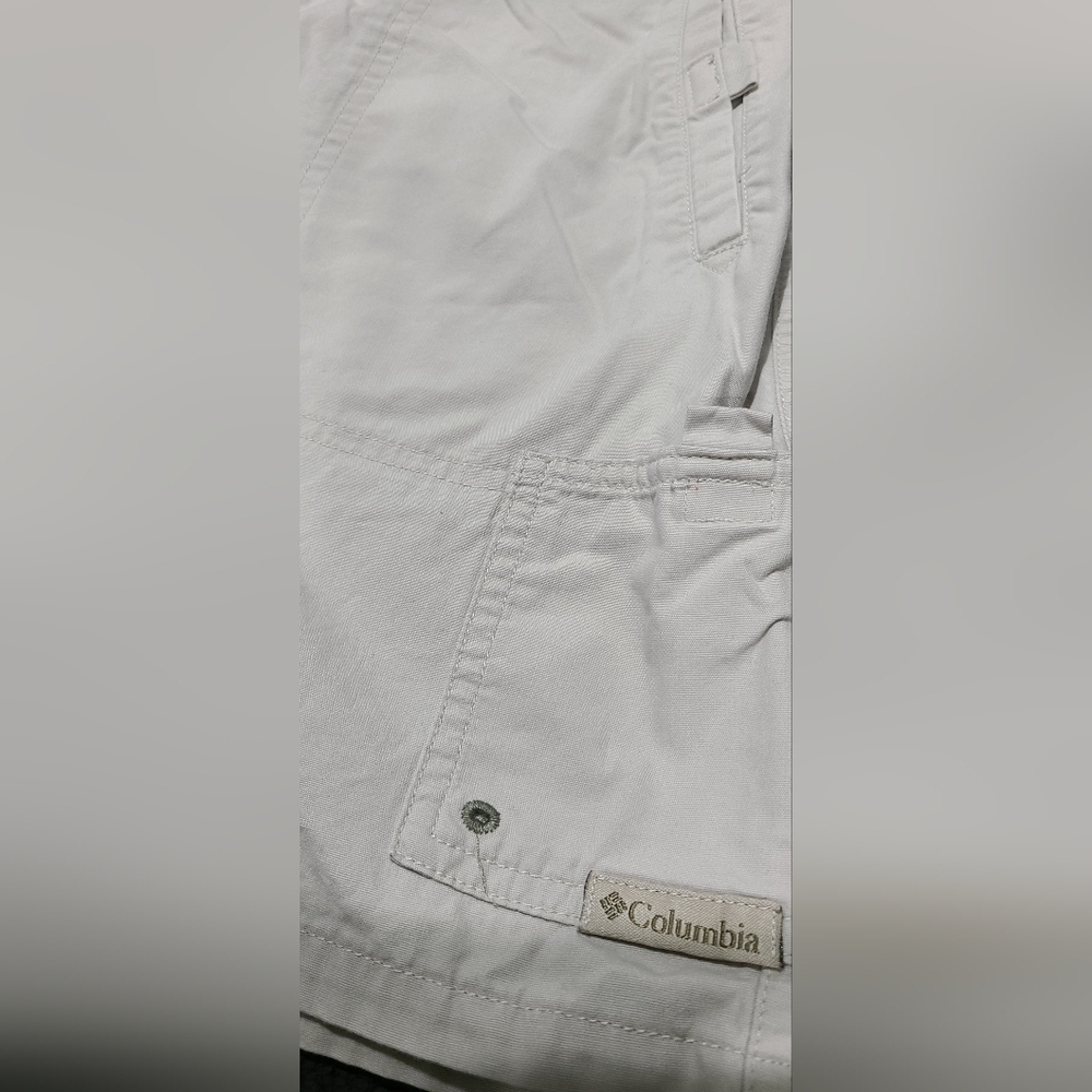 Columbia | women's cotton tan beige creme neutral khaki shorts flat front - Picture 6 of 10